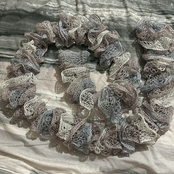 Knit lace ruffled scarf gray mauve white sparkle handmade ππ - Picture 3 of 8